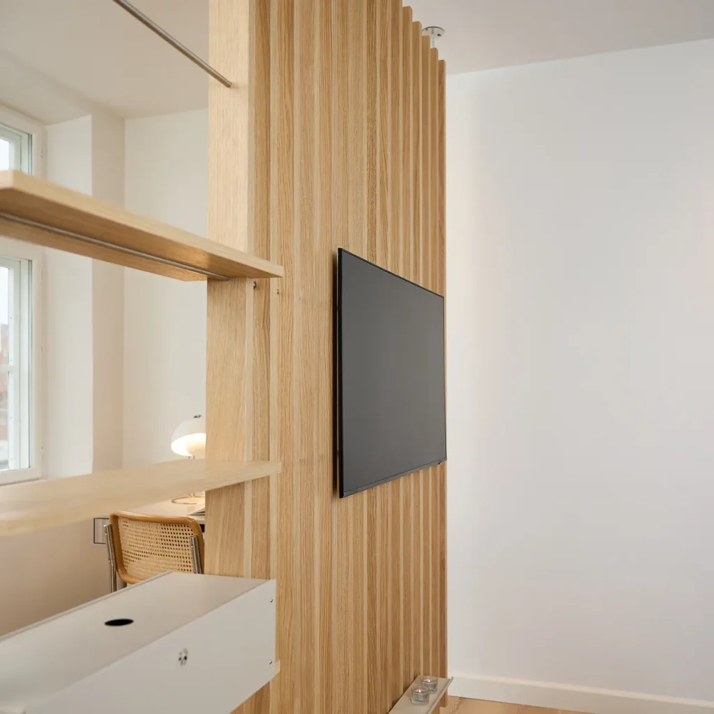 Image 4 of 8 in EMBRACE | Nell TV-Mount gallery